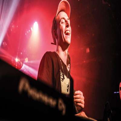Magnetic Fields festival Travel